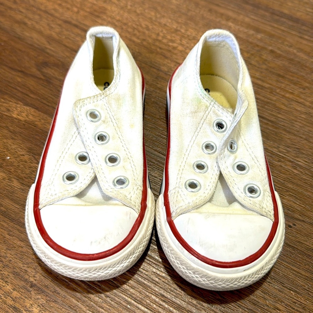 Converse All Star white chucks. Size 5